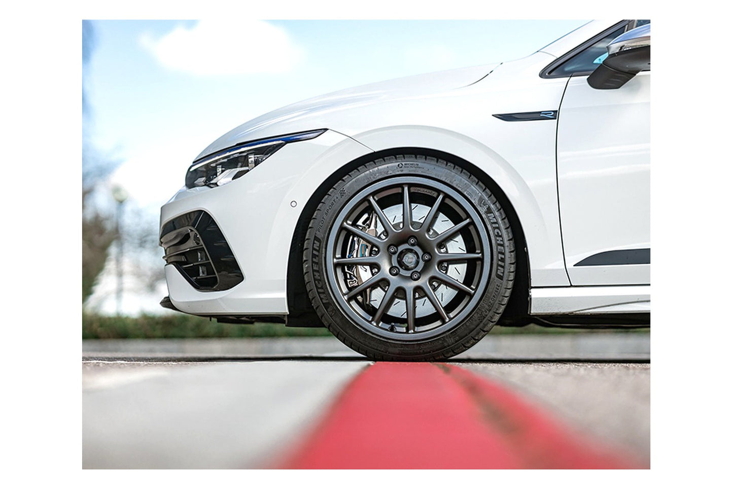 RacingLine Cup Edition’ 18” x 8.5″ Wheel / ET45 / Gunmetal Grey /  Set of 4 Wheels [VWR600007]
