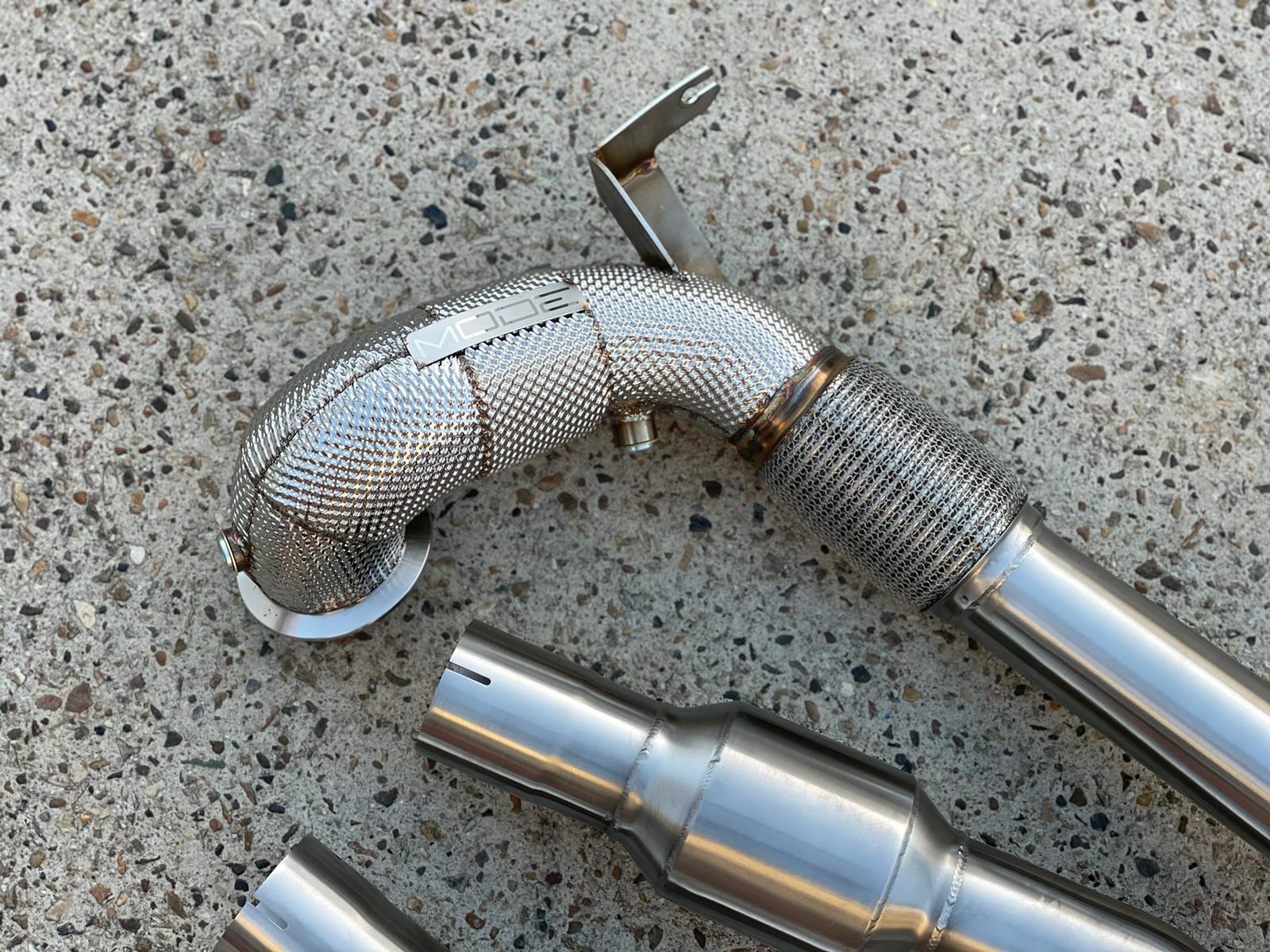 MODE Design 200cpsi Catted 3.5" Downpipe w. Heatshield MQB AWD VW Golf MK8 R Audi S3 8Y 2.0T EA888