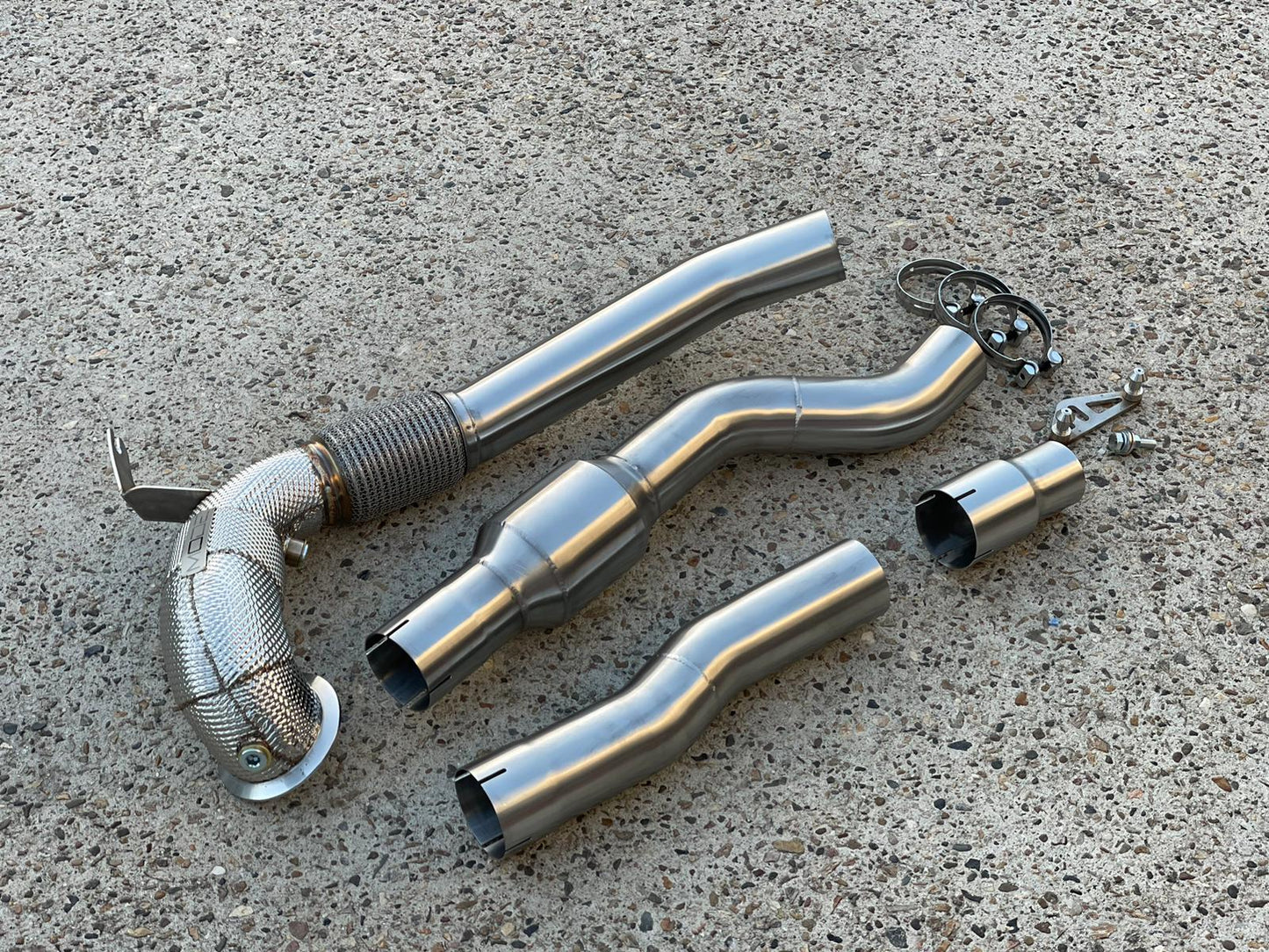 MODE Design 200cpsi Catted 3.5" Downpipe w. Heatshield MQB AWD VW Golf MK8 R Audi S3 8Y 2.0T EA888