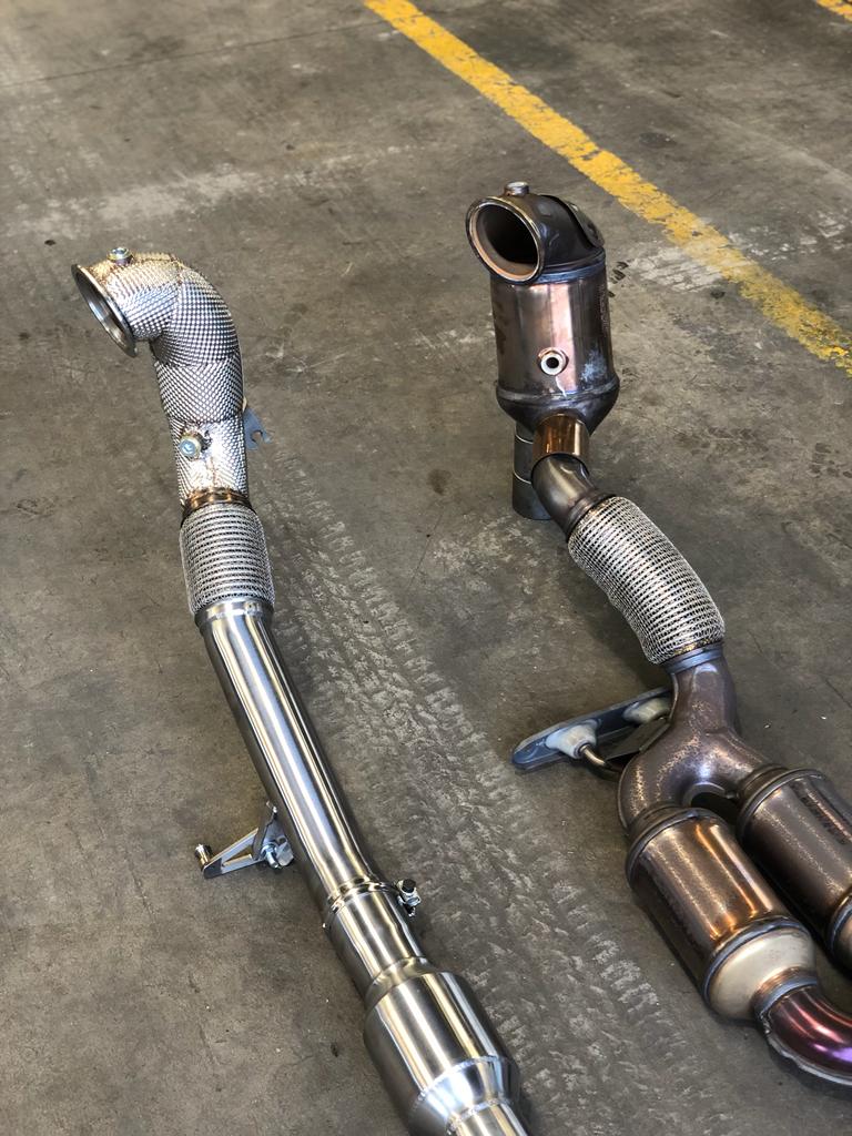 MODE Design 200cpsi Catted 3.5" Downpipe w. Heatshield MQB AWD VW Golf MK8 R Audi S3 8Y 2.0T EA888