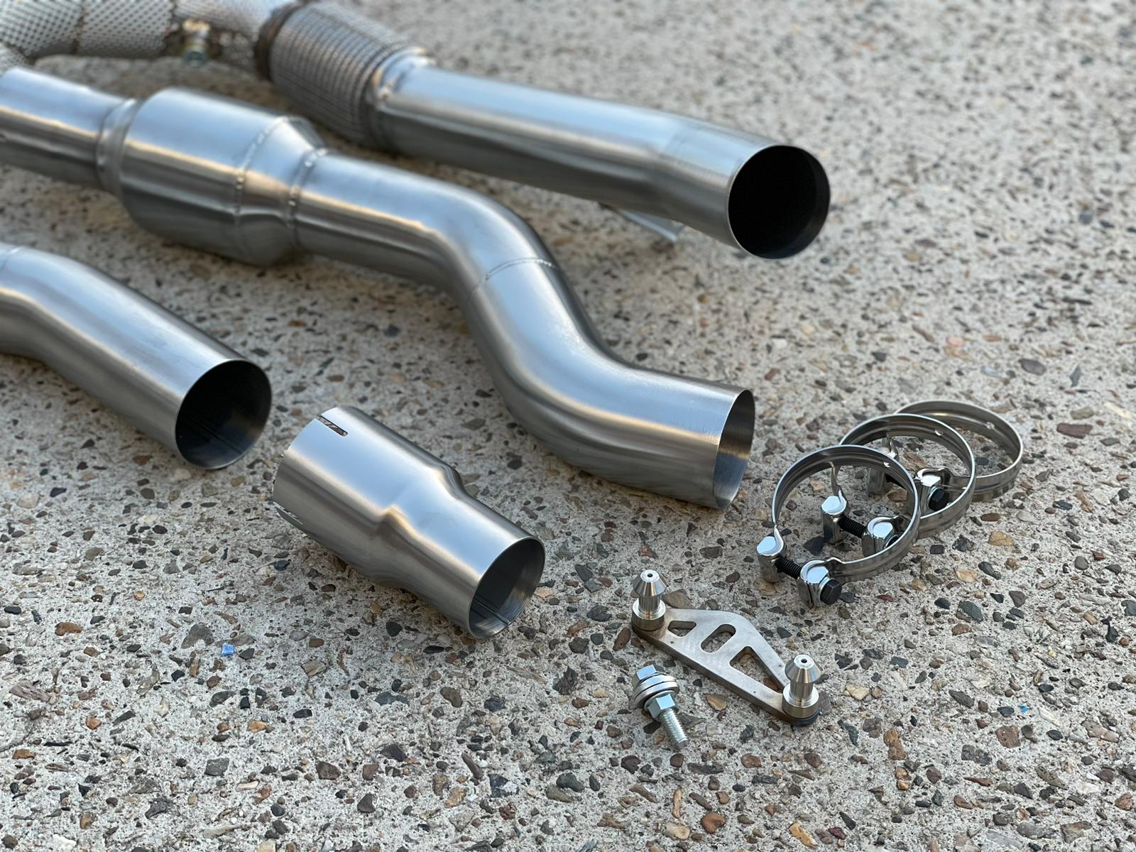 MODE Design Decatted 3.5" Downpipe V2 MQB AWD VW Golf MK8 R Audi S3 8Y 2.0T EA888