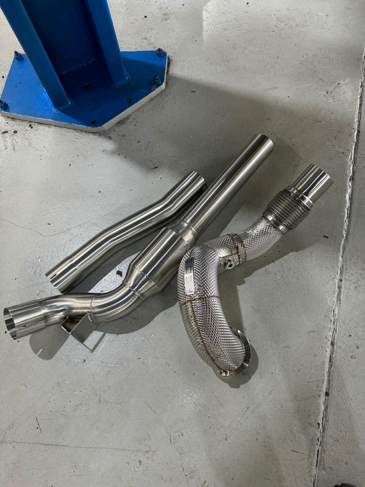 MODE Design 200cpsi Catted 3.5" Downpipe w. Heatshield MQB AWD VW Golf MK8 R Audi S3 8Y 2.0T EA888