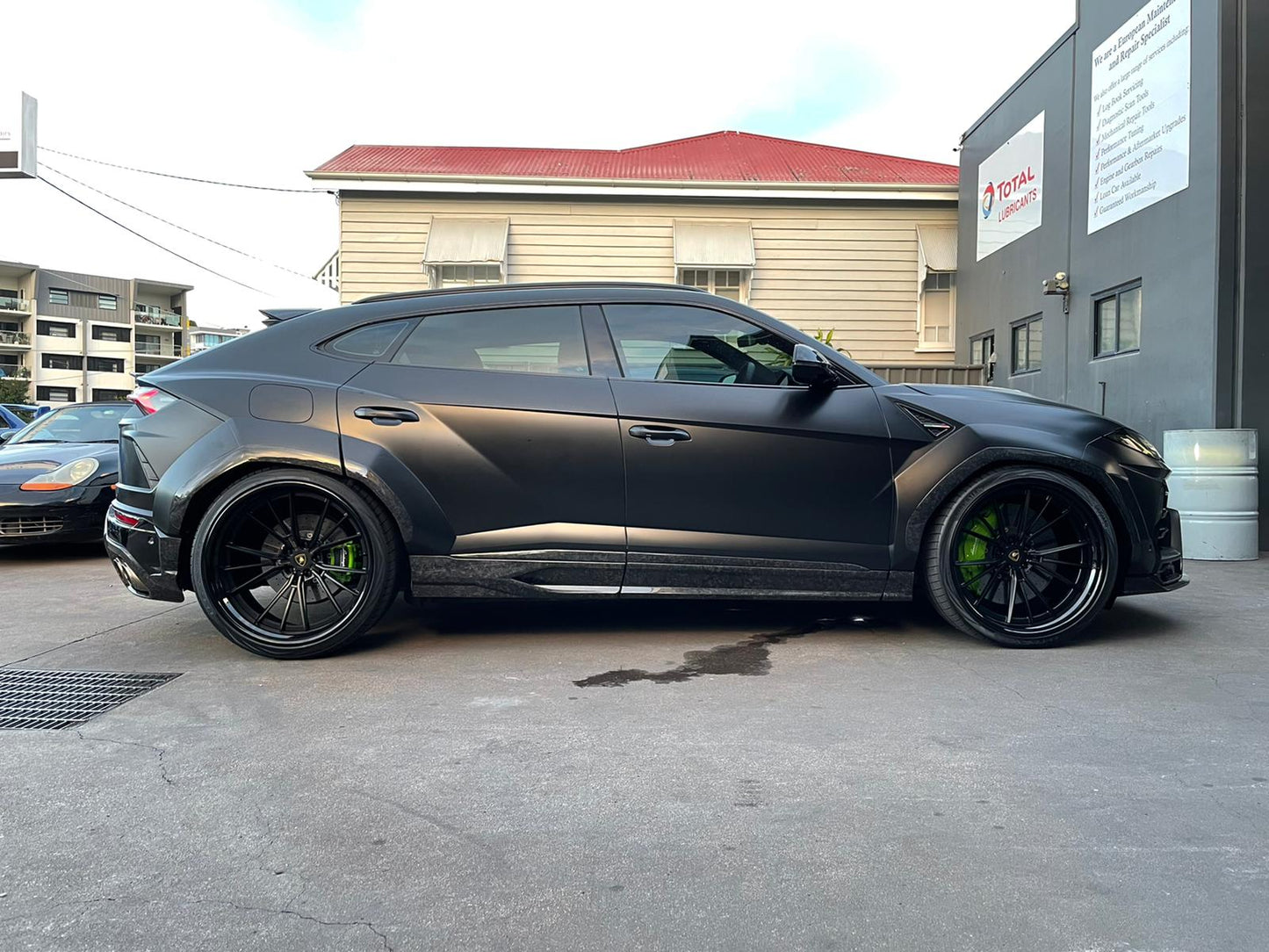 MODE Design Decatted Downpipes for Lamborghini Urus